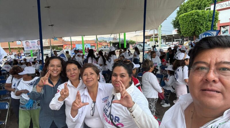 Leonor Popócatl fortalece vínculo con la comunidad del Distrito 13