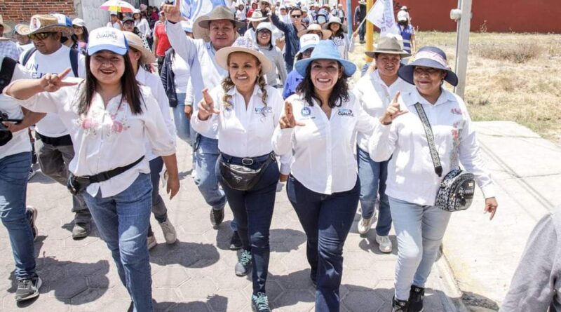 Lupita Cuautle visita junta auxiliar de San Bernardino Tlaxcalancingo