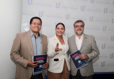 Lupita Cuautle se presenta ante la comunidad estudiantil de la Universidad Interamericana