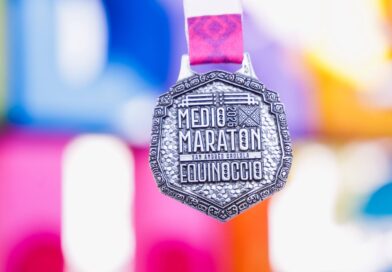Presentan playera y medalla del Medio Maratón San Andrés Cholula Equinoccio 2026