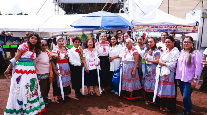 Celebra Lupita Cuautle la tradición y el orgullo de Tlaxcalancingo en la Feria del Nopal 2026