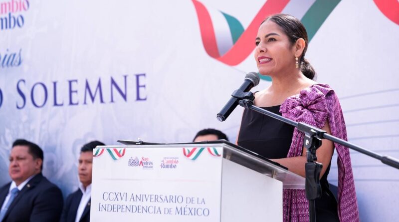 Lupita Cuautle encabeza inicio de festejos patrios y llama a la unidad en San Andrés Cholula