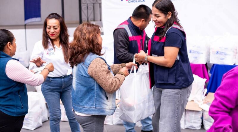 Acerca Lupita Cuautle apoyos alimentarios a más de 3 mil familias